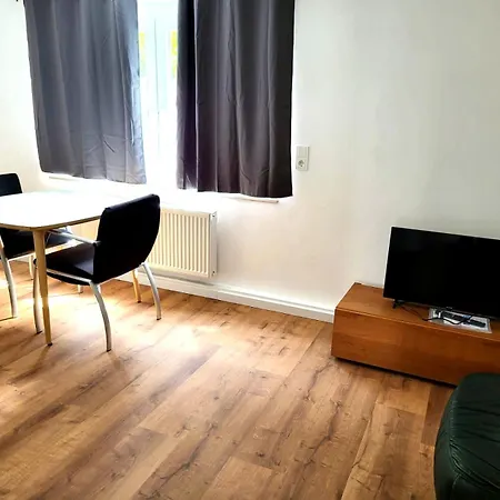 Monteur-haus Veilchen Pankow, Franzoesisch-buchholz * Berlin